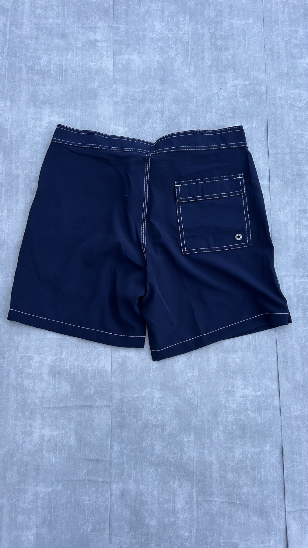 Boardshort Retrô Marinho costas