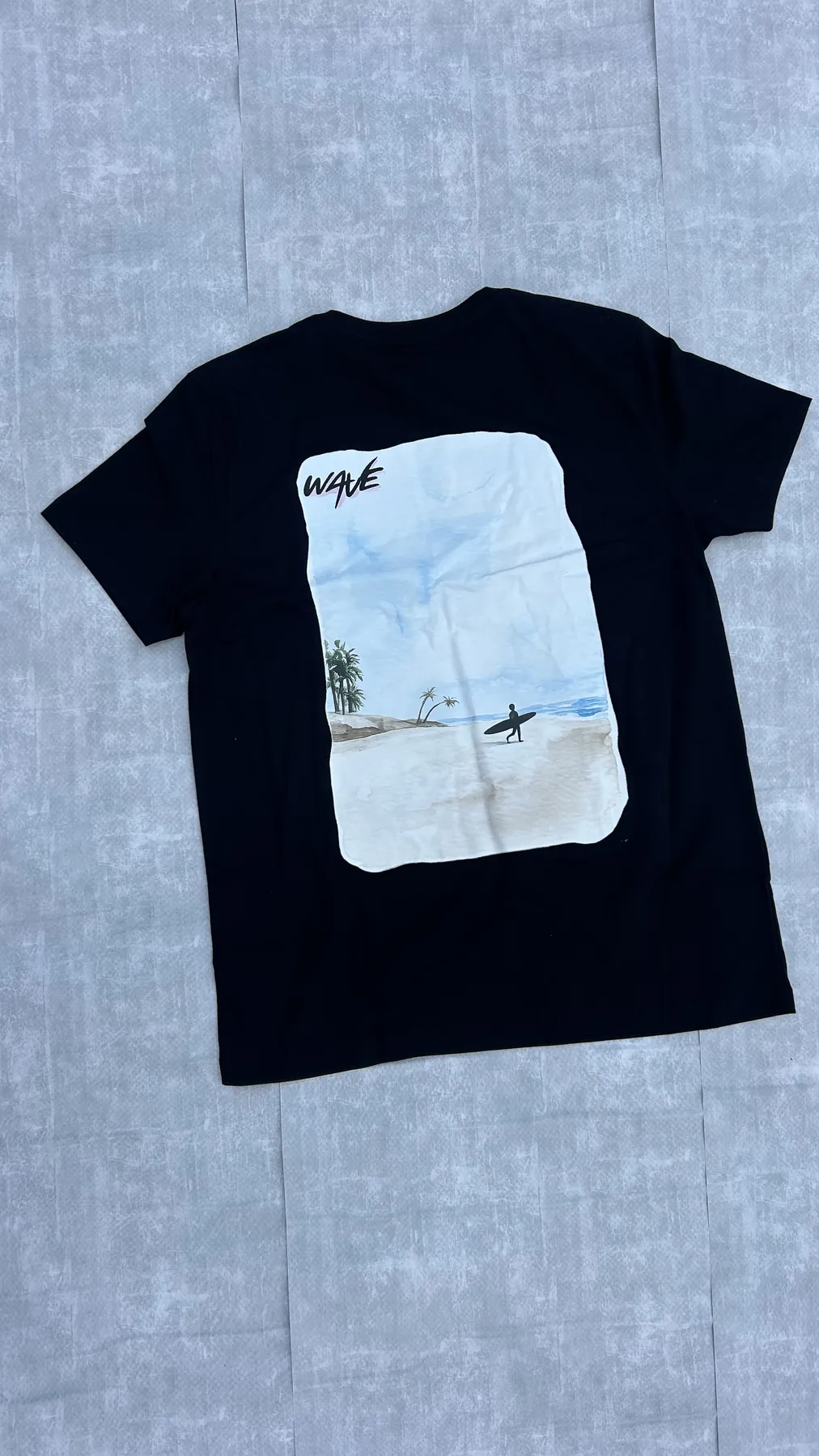 Camiseta Horizonte Preta costas com estampa